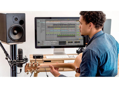 RØDE Complete Studio Kit with NT1 Studio Condenser Microphone & AI-1 Audio Interface for Music Production, Vocal Recording, Streaming and Podcasting