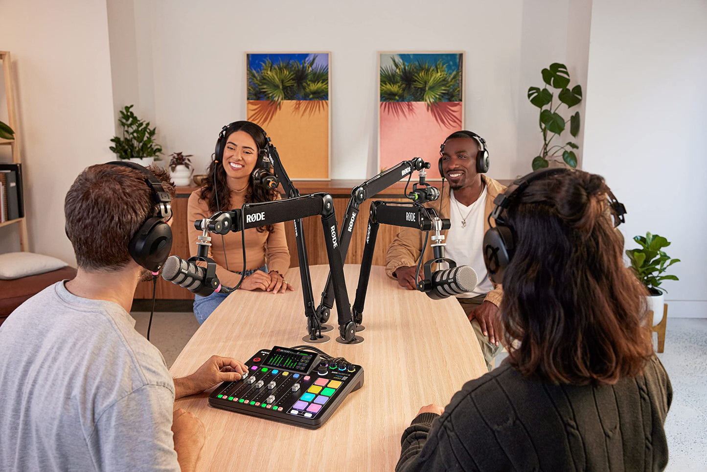 RØDE RØDECaster Pro II All-in-One Production Solution for Podcasting, Streaming, Music Production and Content Creation, Black