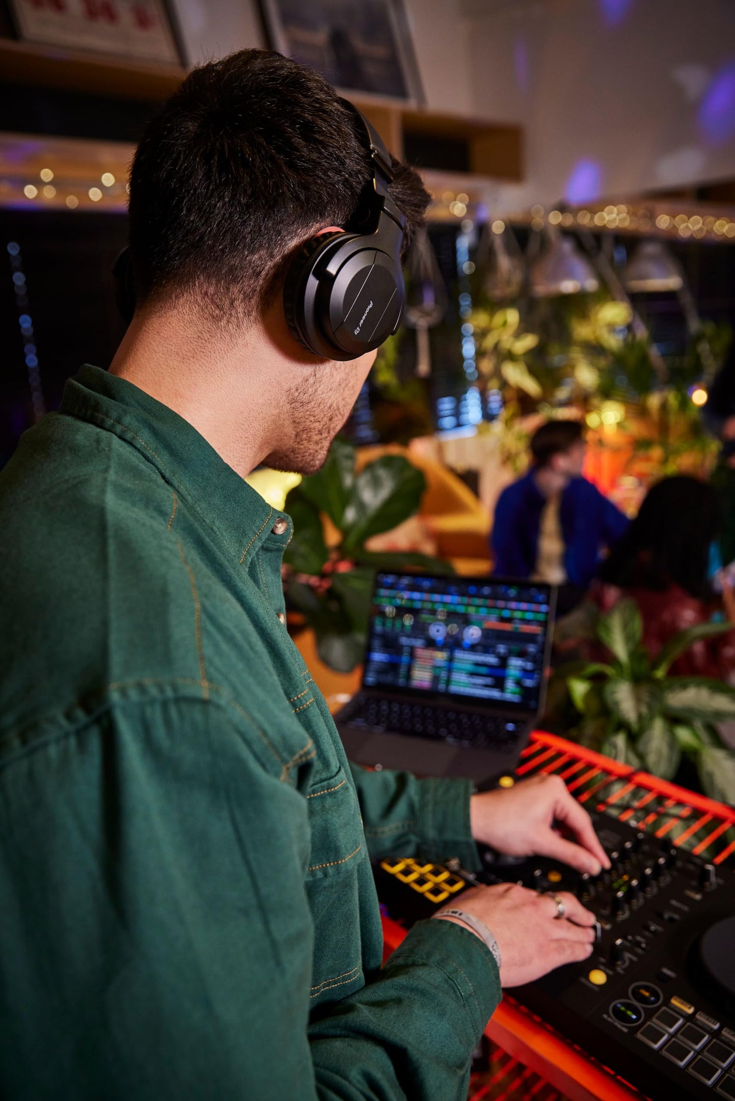 Pioneer DJ DDJ-FLX4 2-deck Rekordbox and Serato DJ Controller - Graphite